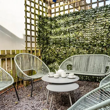 Dewsbury Court 펜션 *